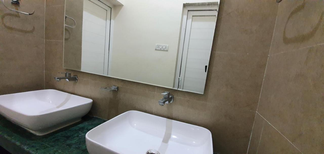 Shree Suites Kuttālam Exterior foto